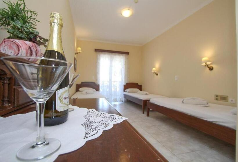 발코니가 있는 4인용 스탠다드 룸, Aphrodite