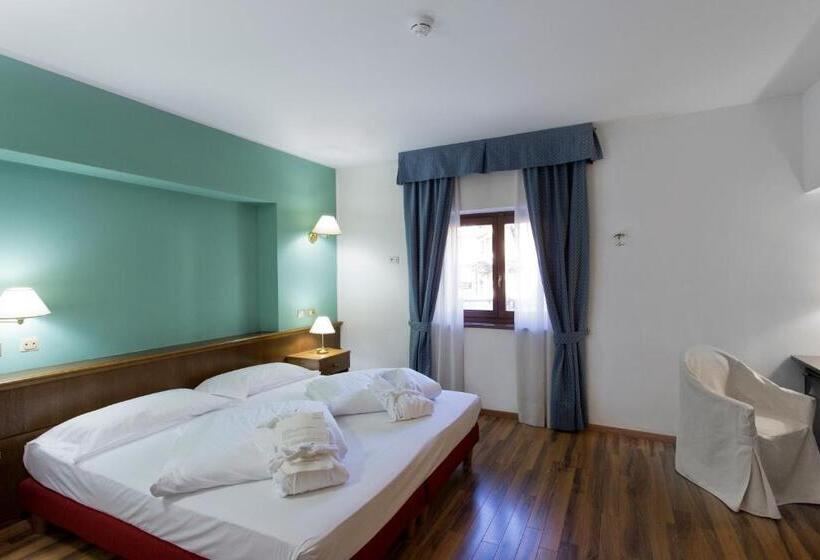 이코노미 룸, Baita Clementi