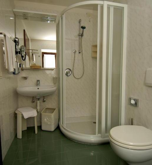 이코노미 룸, Baita Clementi