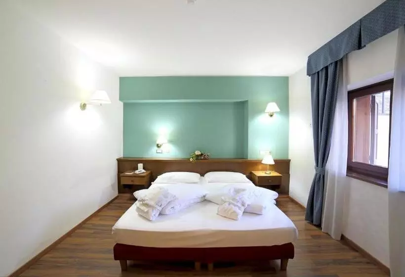 اتاق اکونومی, Baita Clementi