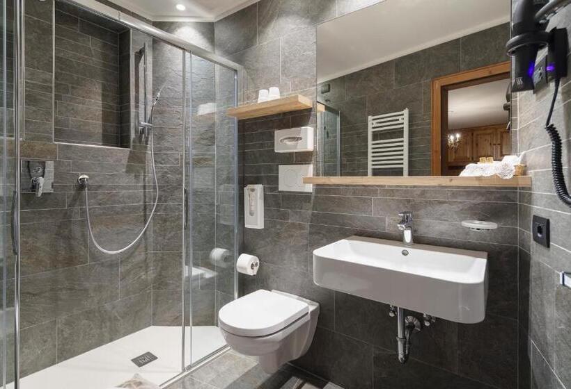Comfort room with view, Columbia & Spa