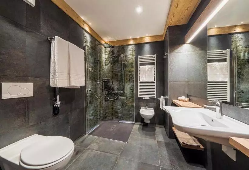 سوییت جونیور لوکس, Columbia & Spa