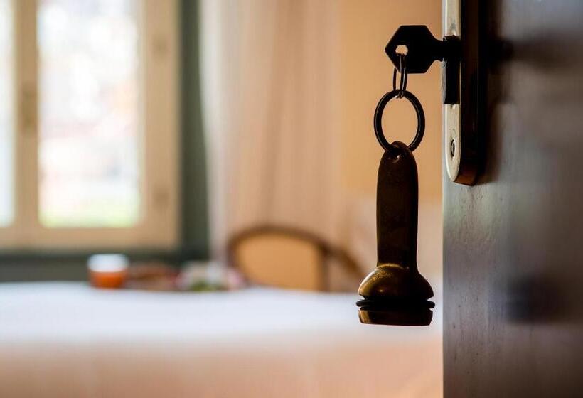 اتاق استاندارد سه نفره, Della Vittoria