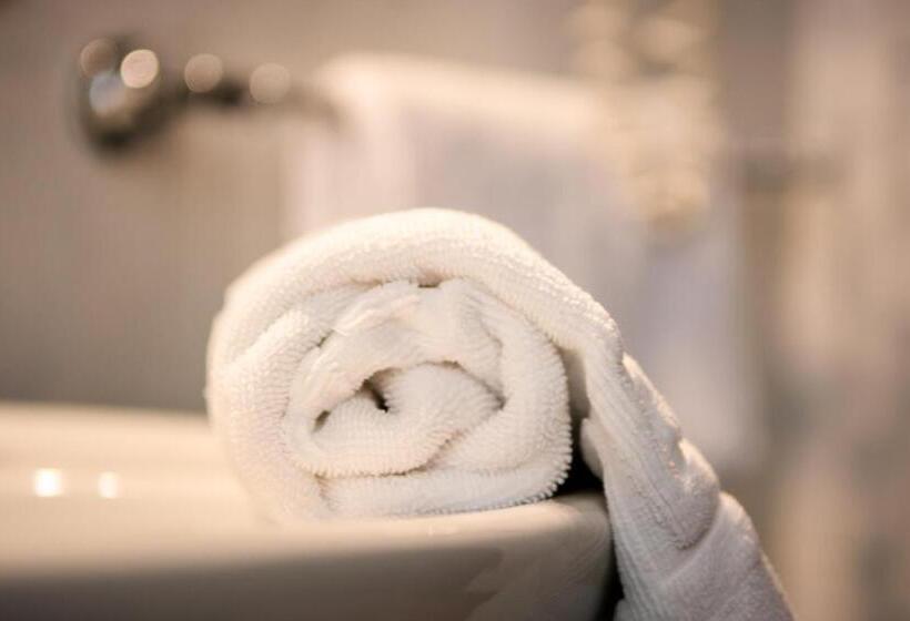 اتاق اکونومی, Della Vittoria