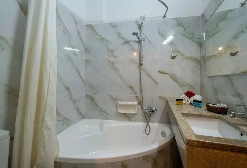 اتاق استاندارد سه نفره, Dolfin