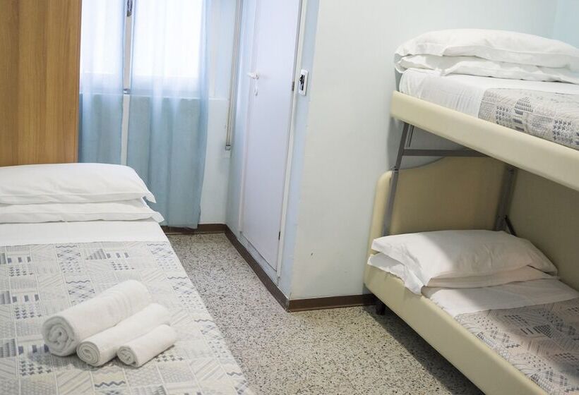 스탠다드 트리플 룸, Eliseo