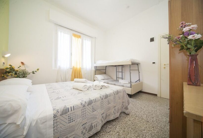 4인용 스탠다드 룸, Eliseo