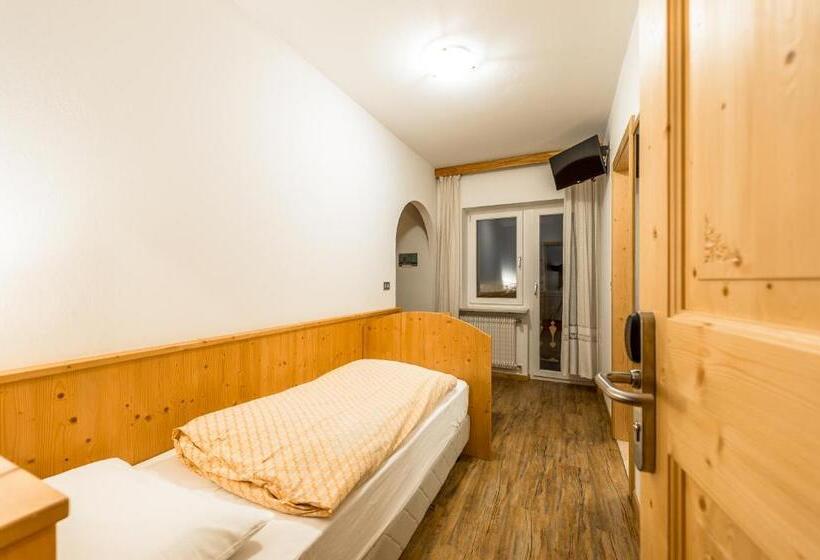 חדר סטנדרט יחיד, Garni Tyrolia