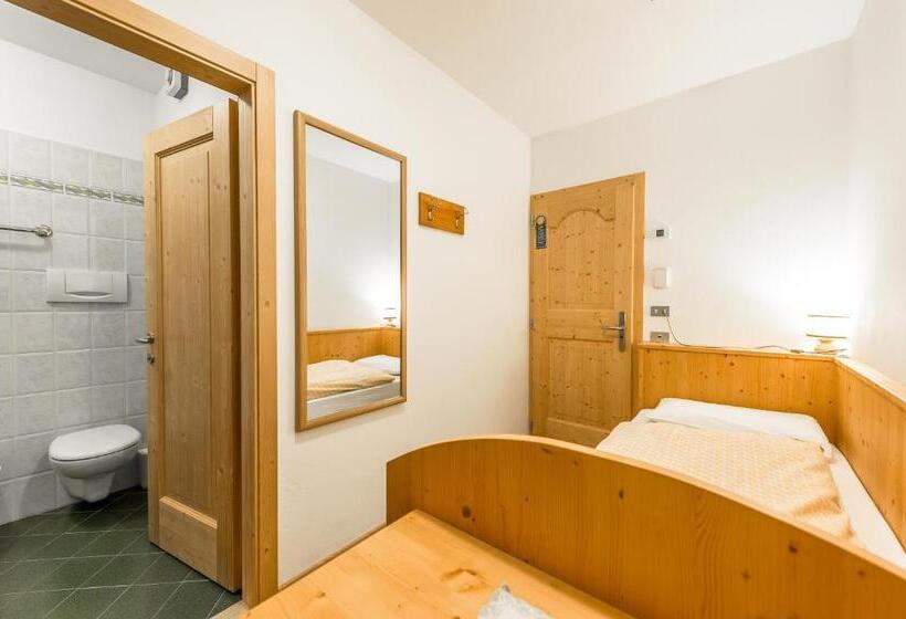 חדר סטנדרט יחיד, Garni Tyrolia