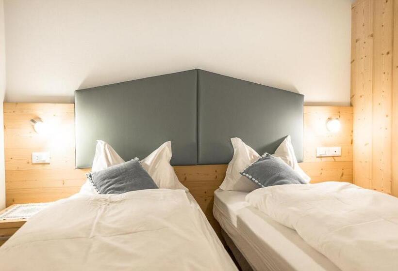 חדר סטנדרט לשלושה, Garni Tyrolia