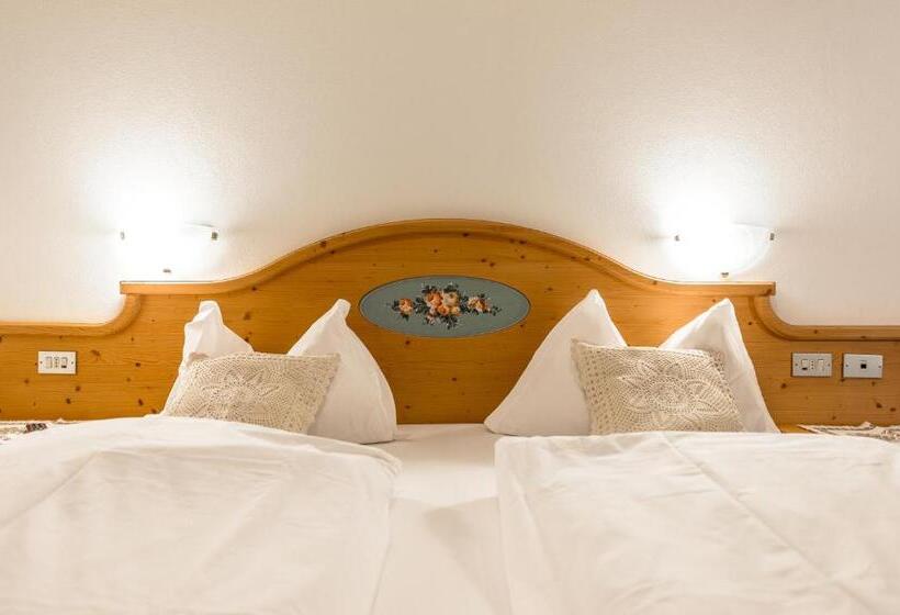 חדר סטנדרט לשלושה, Garni Tyrolia