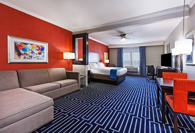 סוויטה מותאמת לאדם עם מוגבלויות, Holiday Inn Express & Suites Houston East, An Ihg