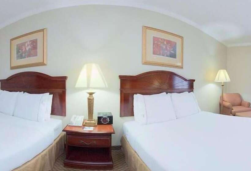 חדר סטנדרט מותאם לאדם עם מוגבלויות, Holiday Inn Express & Suites Houston East, An Ihg