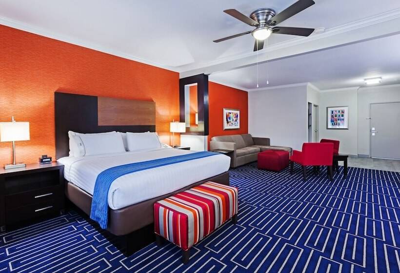 סוויטה מותאמת לאדם עם מוגבלויות, Holiday Inn Express & Suites Houston East, An Ihg