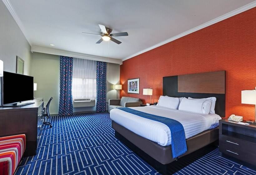 סוויטה מותאמת לאדם עם מוגבלויות, Holiday Inn Express & Suites Houston East, An Ihg