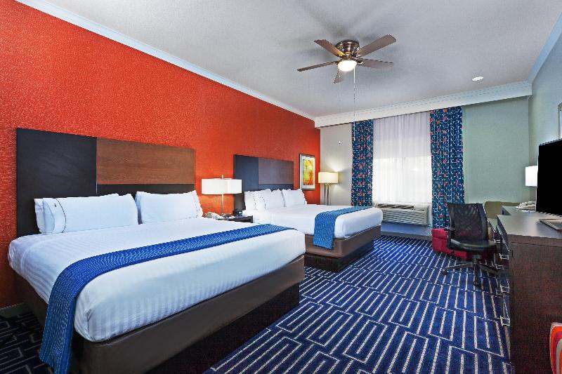 חדר סטנדרט עם מיטת קינג, Holiday Inn Express & Suites Houston East, An Ihg