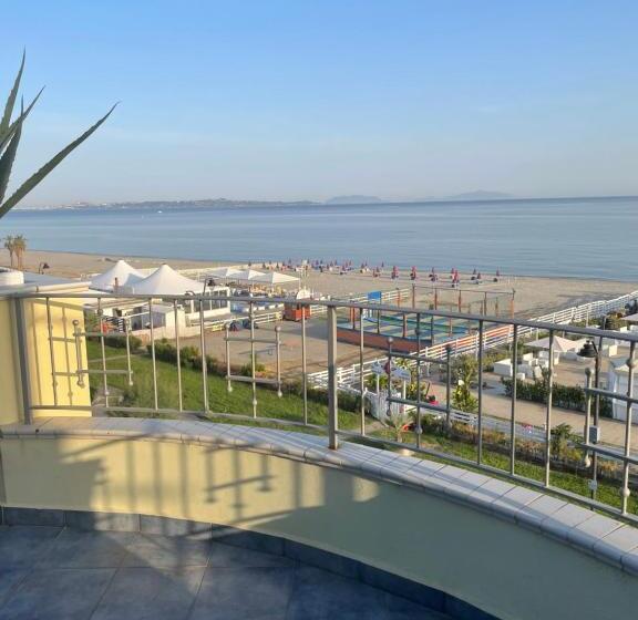 디럭스 트리플 룸, La Baia Di Ulisse