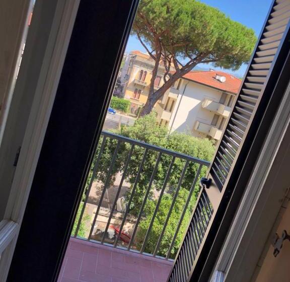 スタンダードシングルルーム, Lukas