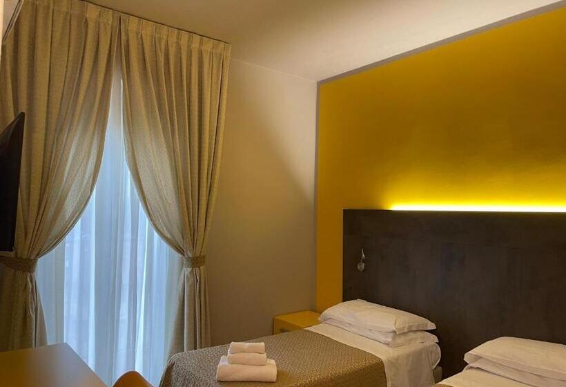 庭の見えるスタンダードトリプルルーム, Lukas