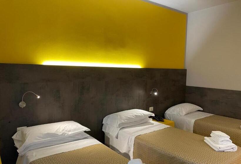 庭の見えるスタンダードトリプルルーム, Lukas