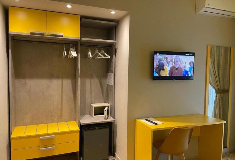 庭の見えるスタンダードトリプルルーム, Lukas