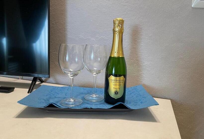 庭の見えるスタンダードトリプルルーム, Lukas