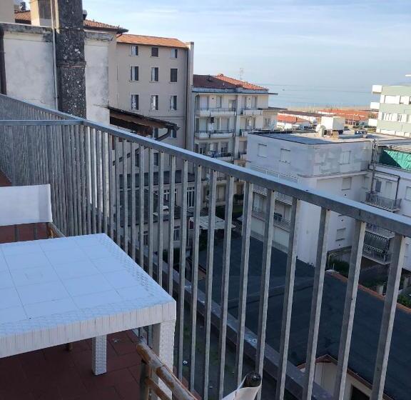 ペントハウスルーム, Lukas