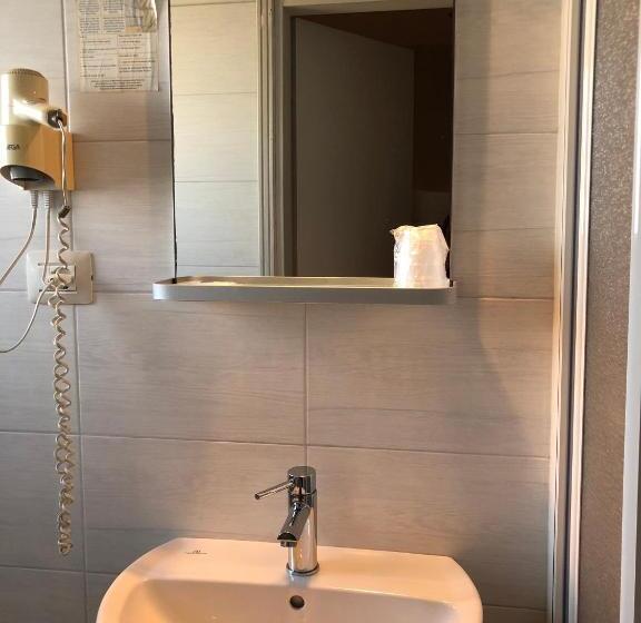 ペントハウスルーム, Lukas