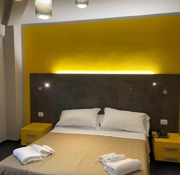 ペントハウスルーム, Lukas