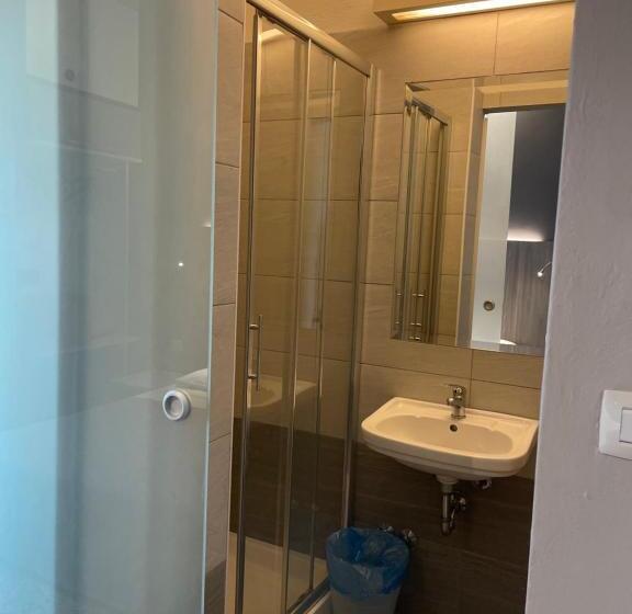 バルコニー付きスタンダードルーム, Lukas