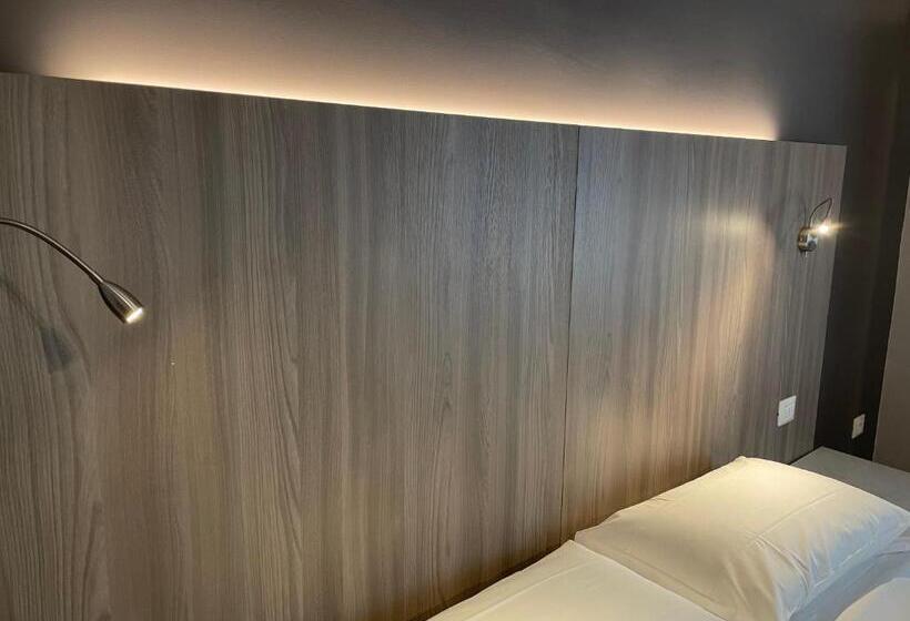 バルコニー付きスタンダードルーム, Lukas