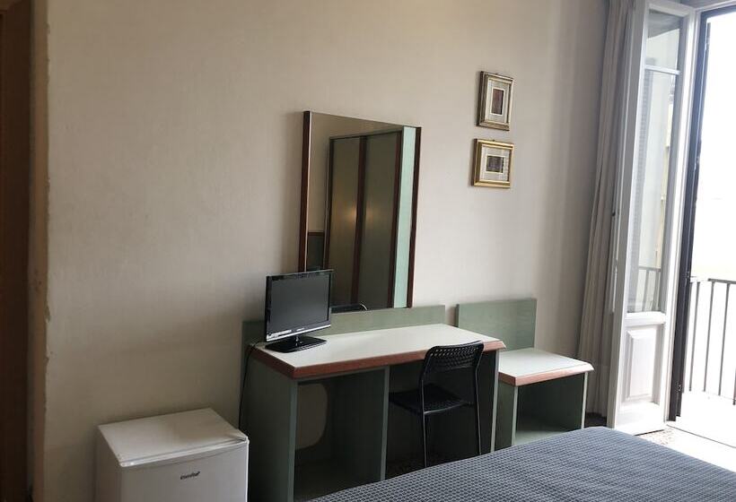 ガーデンビュースタンダードルーム, Lukas