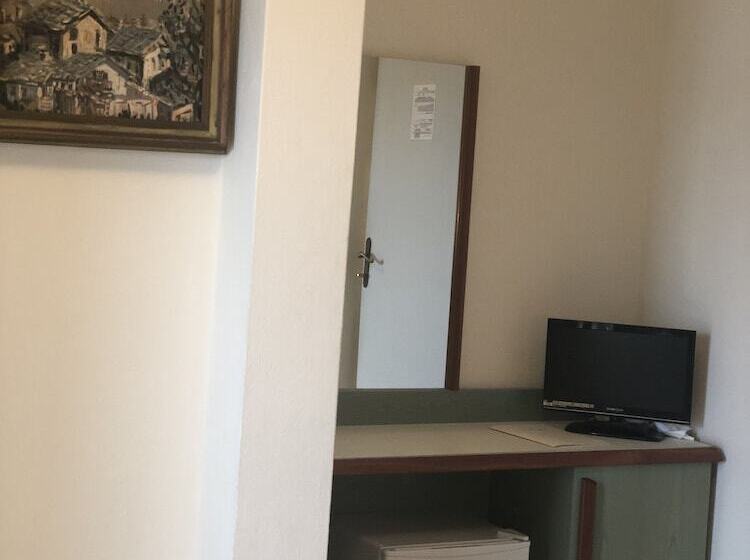 ガーデンビュースタンダードルーム, Lukas