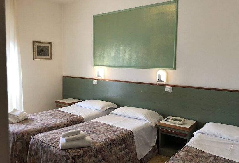 庭の見えるスタンダードトリプルルーム, Lukas