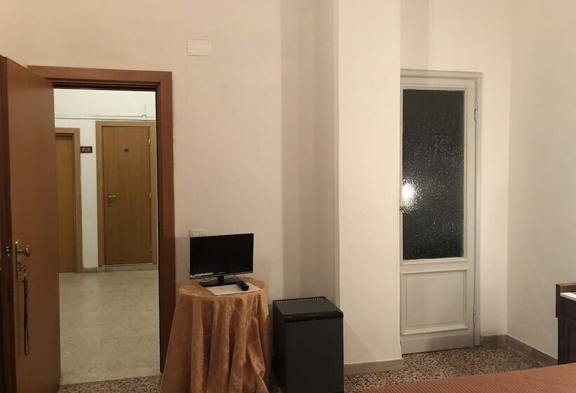 オーシャンビュースタンダードルーム, Lukas