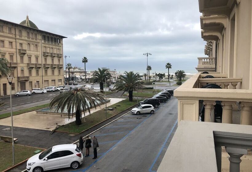 اتاق استاندارد با چشم‌انداز دریا, Lukas