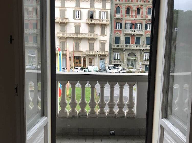 オーシャンビュースタンダードルーム, Lukas