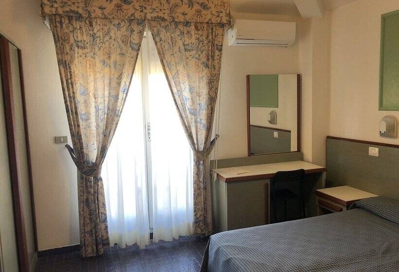 ペントハウスルーム, Lukas