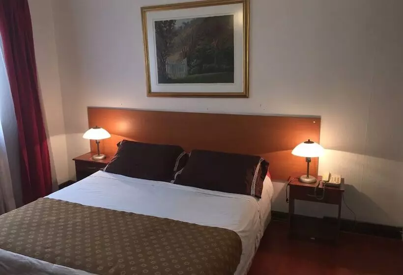 اتاق استاندارد سه نفره, Quito