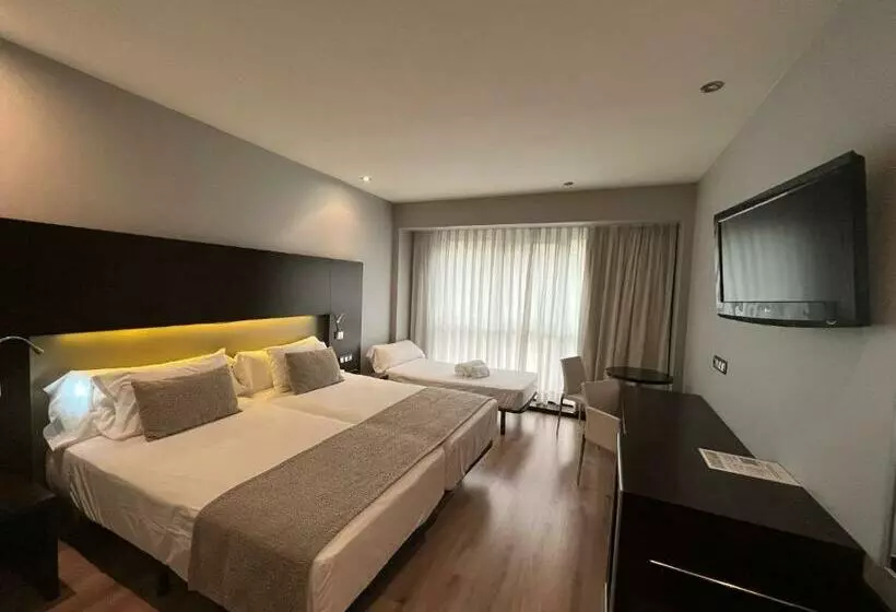 اتاق استاندارد سه نفره, Turia Granada