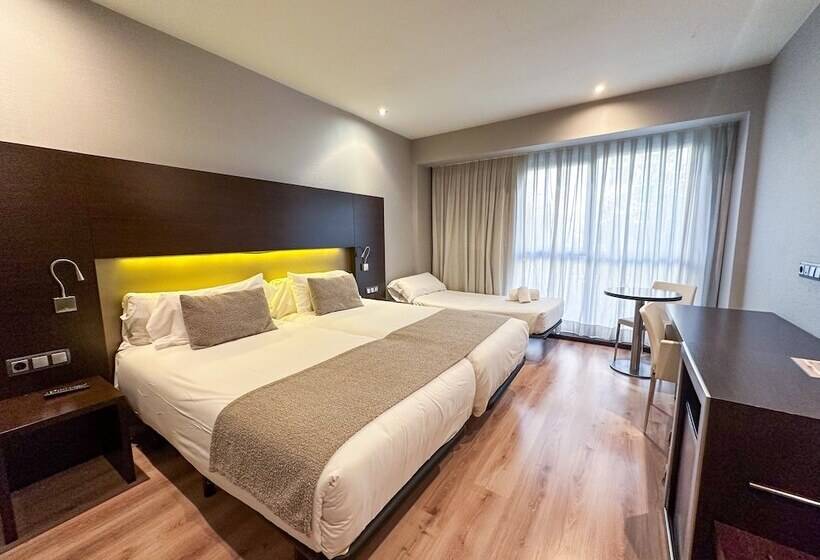 Chambre Triple Standard, Turia Granada