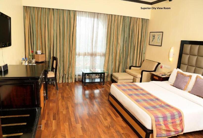 Номер Superior Вид на Город, Vivanta Ernakulam, Marine Drive