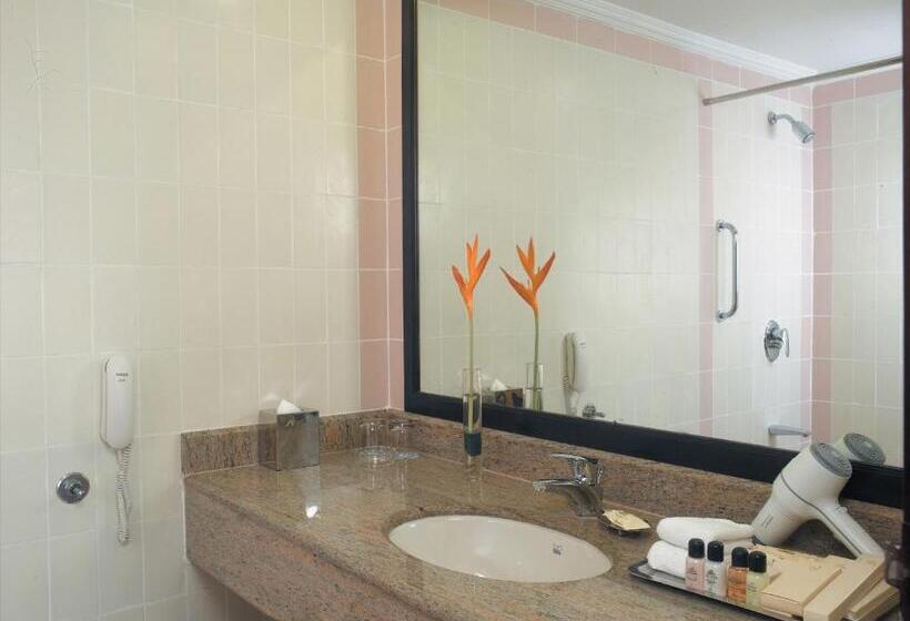 Номер Superior Вид на Город, Vivanta Ernakulam, Marine Drive