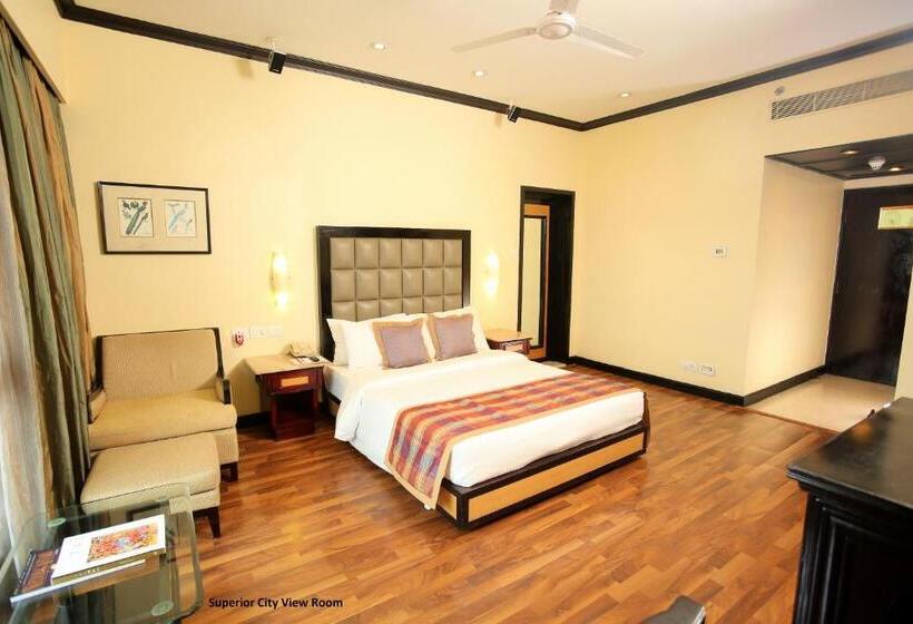 Номер Superior Вид на Город, Vivanta Ernakulam, Marine Drive