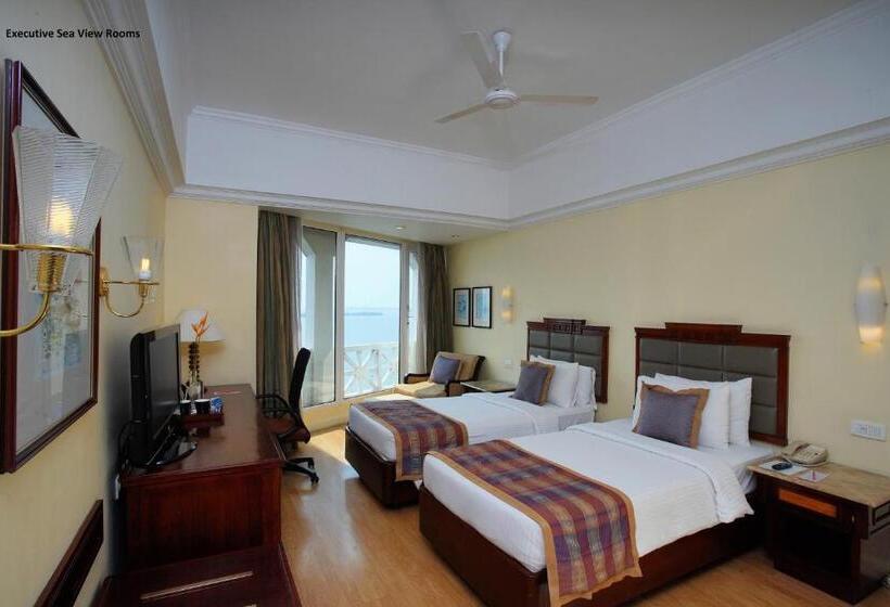 Номер Superior с Видом, Vivanta Ernakulam, Marine Drive