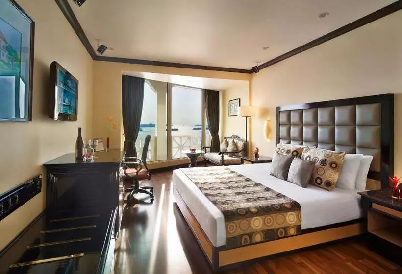 Business Suite Kingsize Bett, Vivanta Ernakulam, Marine Drive