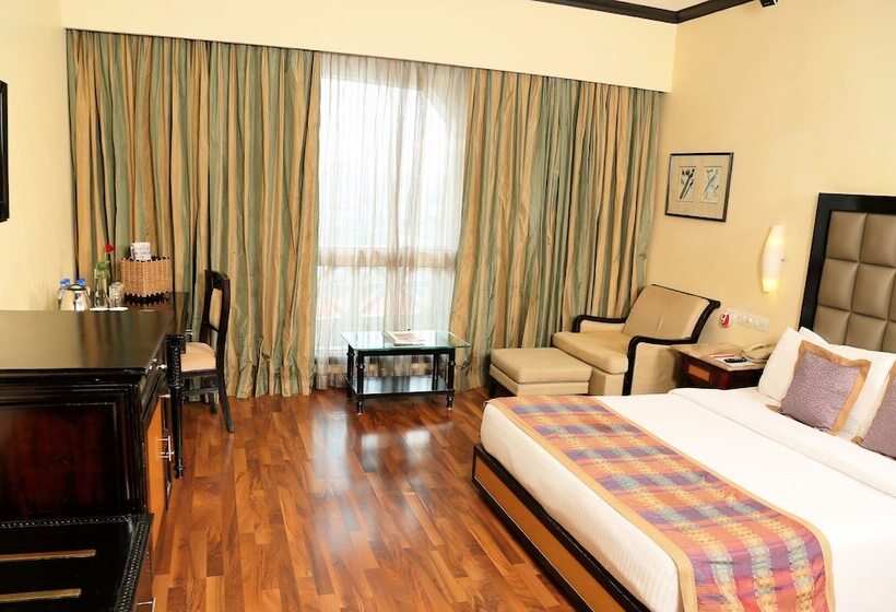 Номер Superior Вид на Город, Vivanta Ernakulam, Marine Drive