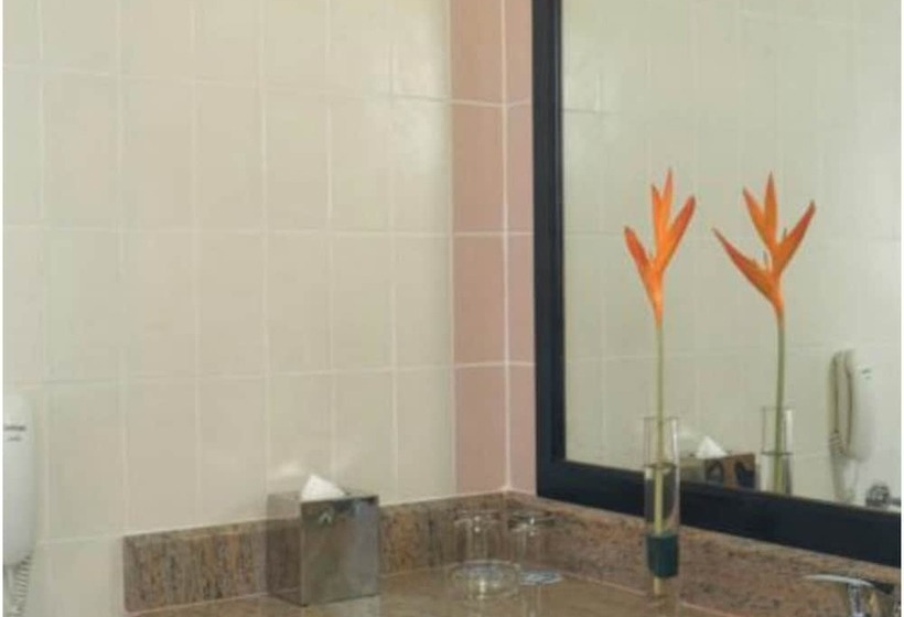 Номер Superior с Видом, Vivanta Ernakulam, Marine Drive