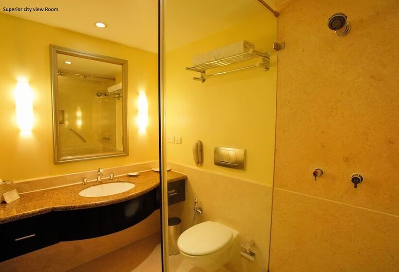 Номер Superior Вид на Город, Vivanta Ernakulam, Marine Drive