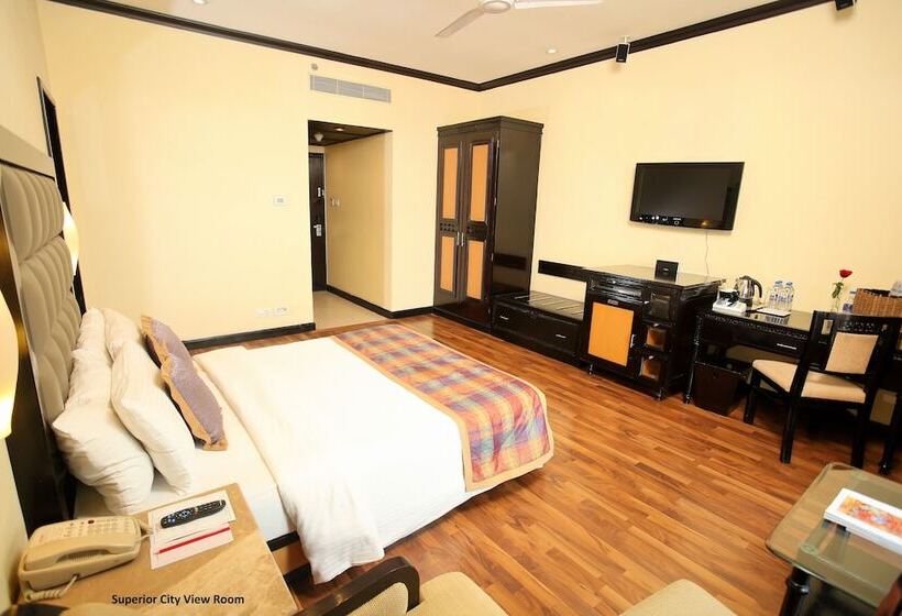 Номер Superior Вид на Город, Vivanta Ernakulam, Marine Drive